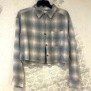 TOP FOR TEENS- HOLLISTER SZ S Great with jeans or shorts